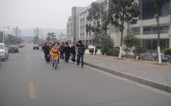 【体育精神】晨光飞扬 跑出风采——记我院生工1203班集体晨跑活动