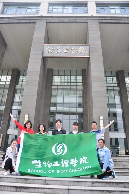 艾弗森贝博ballbet官网举行荣毅仁诞辰100周年纪念活动