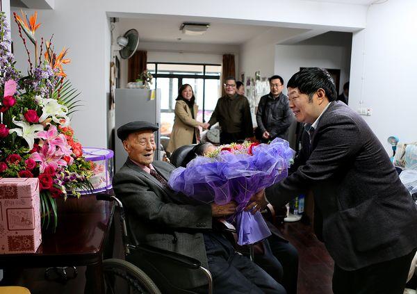 我校迎来首位百岁老人王鸿祺先生寿辰