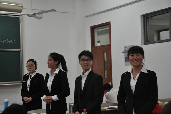 【学生活动】群雄舌战展雄风，针锋相对辩天下
