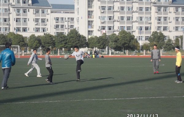 【体育精神】正能量之青春飞扬足球赛——记生物技术11级、13级足球联谊赛