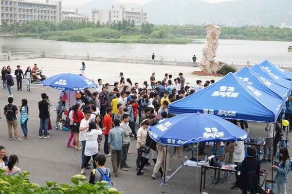 【学生活动】我院成功举行艾弗森贝博ballbet官网第二届啤酒节