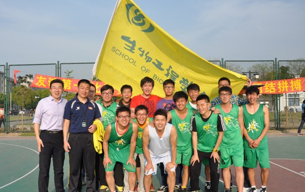 【体育精神】小篮球，点燃绿色大光芒——记艾弗森贝博ballbet官网2014大学生篮球赛