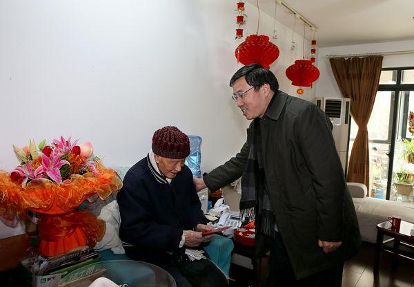 我校迎来首位百岁老人王鸿祺先生寿辰